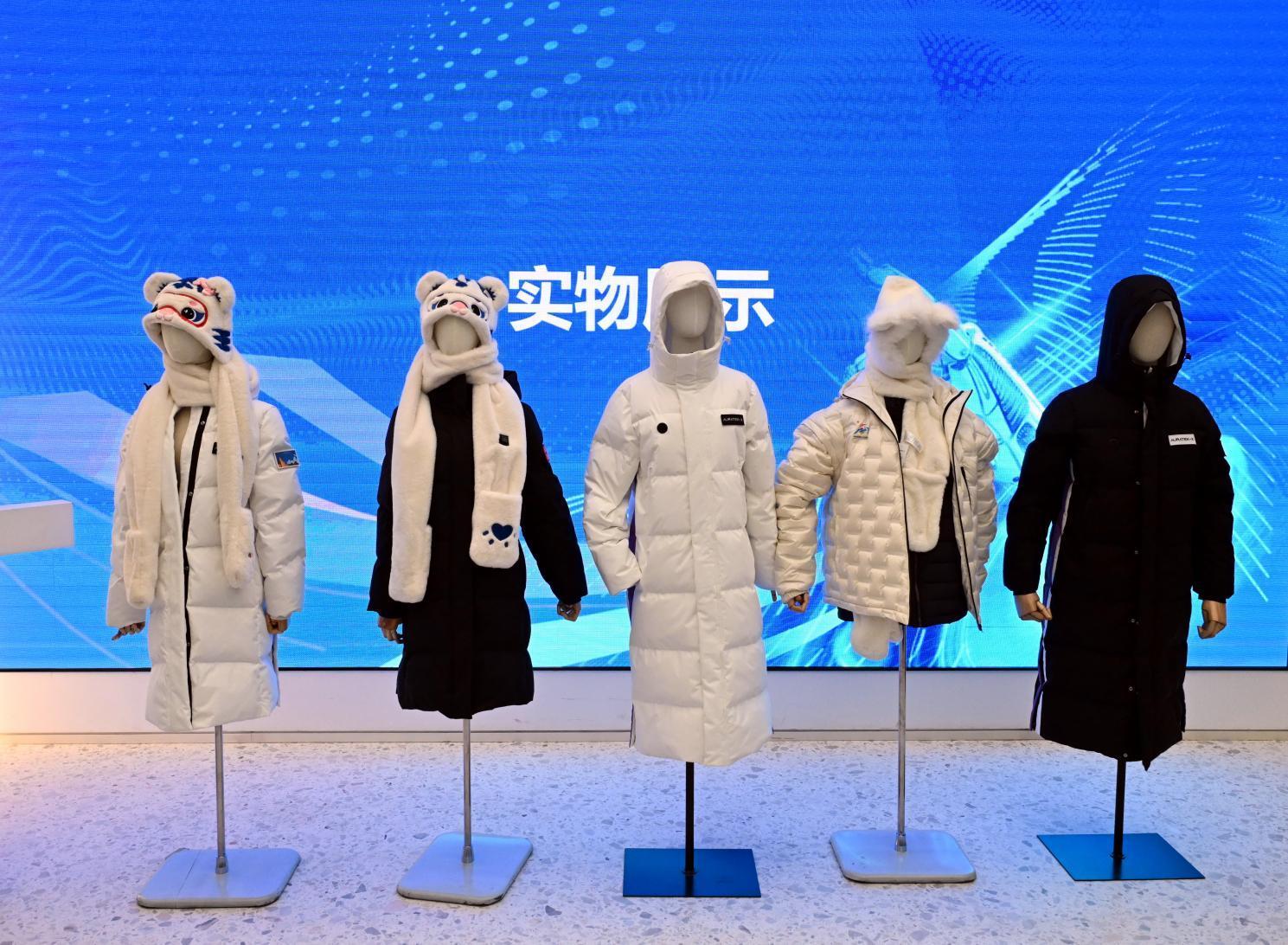 哈工大学生科创团队发布2024-2025冰雪季多款智能温控服饰新品(图1)